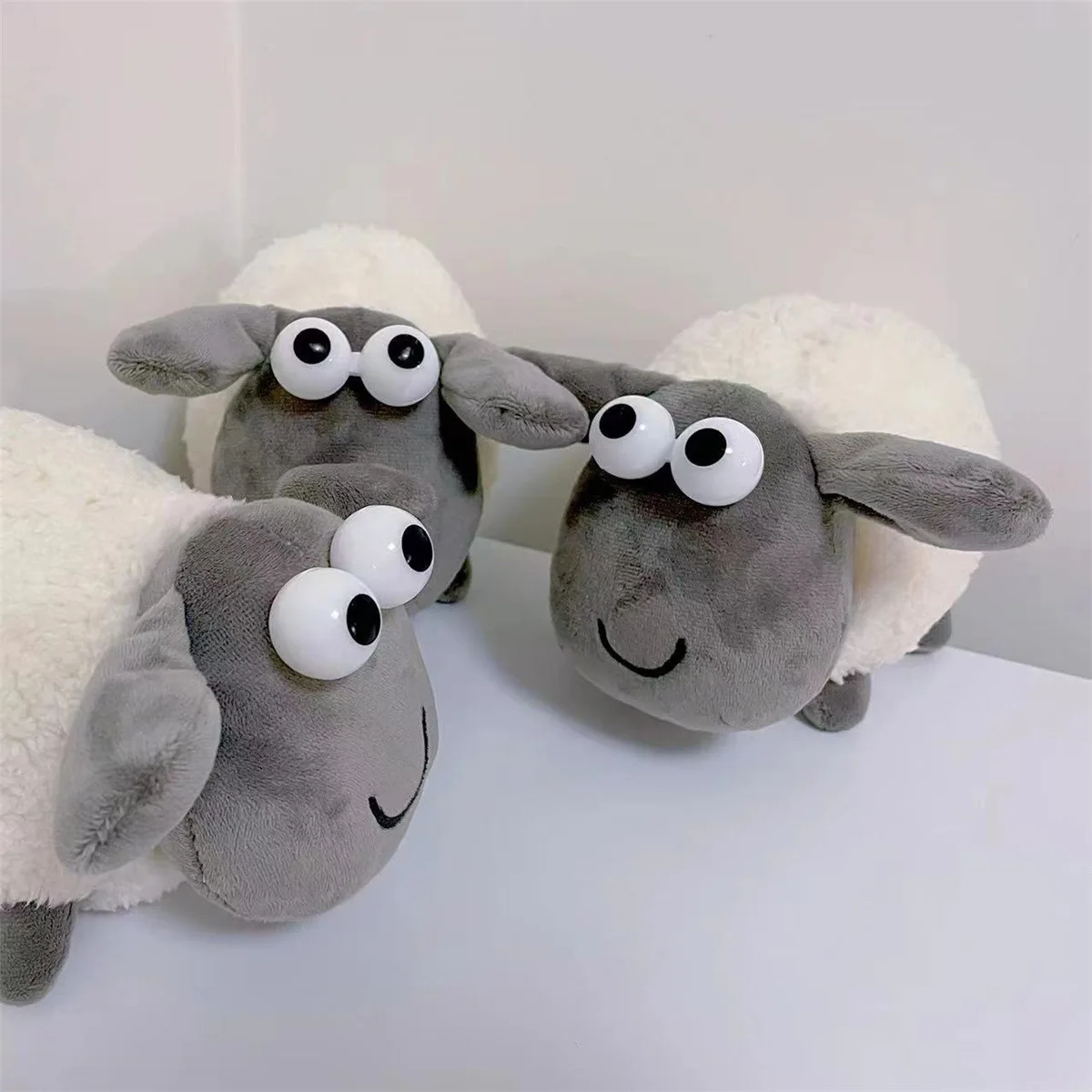 

Милая маленькая овечья плюшевая кукла с большими глазами, кукла-подушка из козы, плюшевая игрушка, детский подарок на день рождения, Новинка