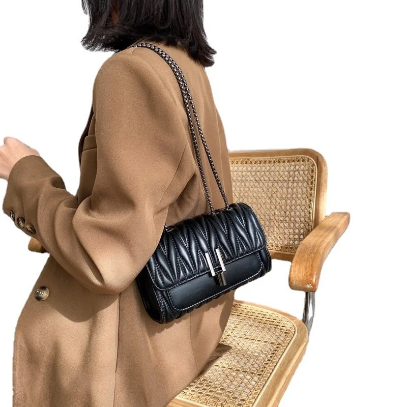 2023 New High-end Niche Design Pleated Chain Messenger Bag Fashionable Versatile One Shoulder Women's Crossbody Handbag Woman
