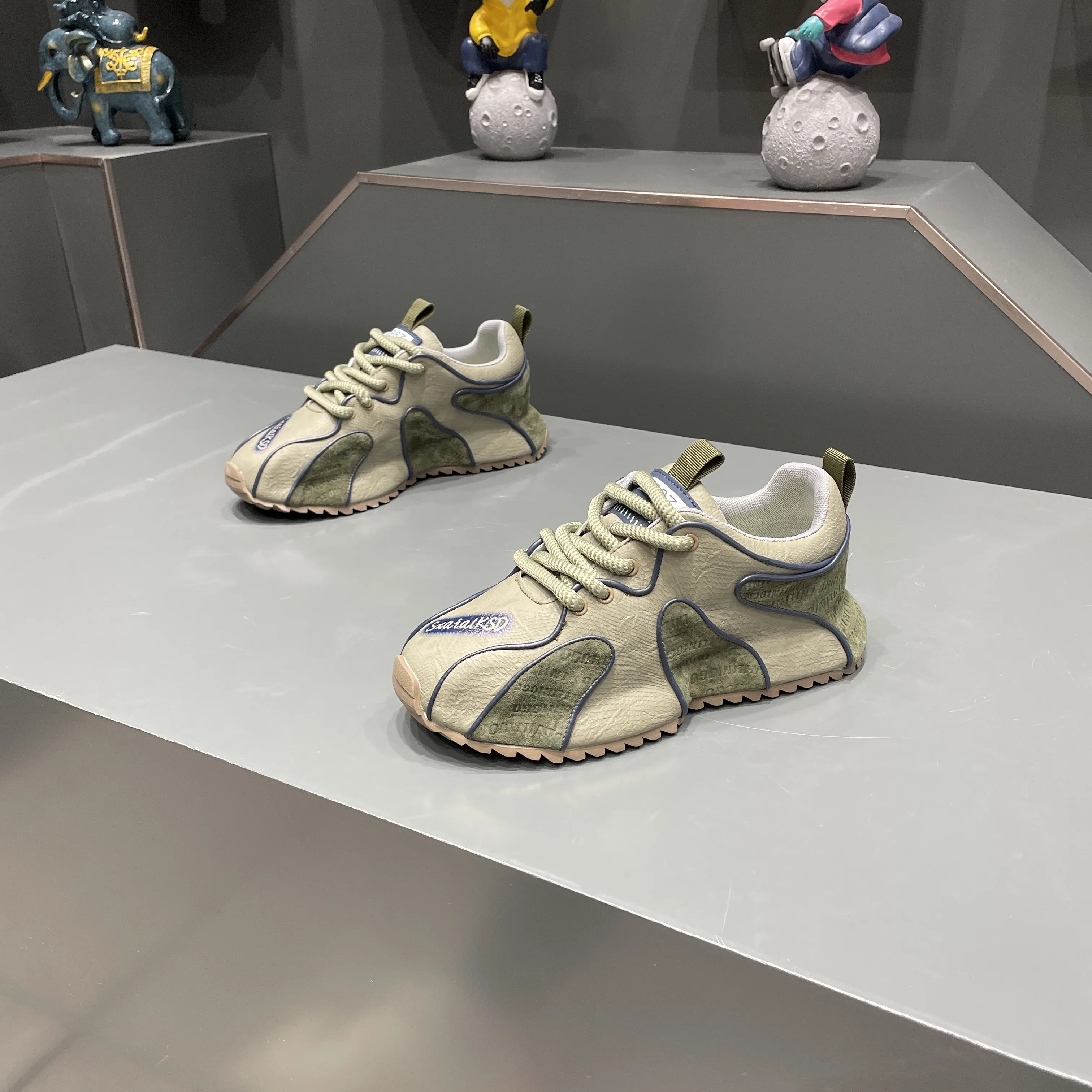 Модная мужская обувь на толстой подошве с цветными блоками увеличивающая рост 2024