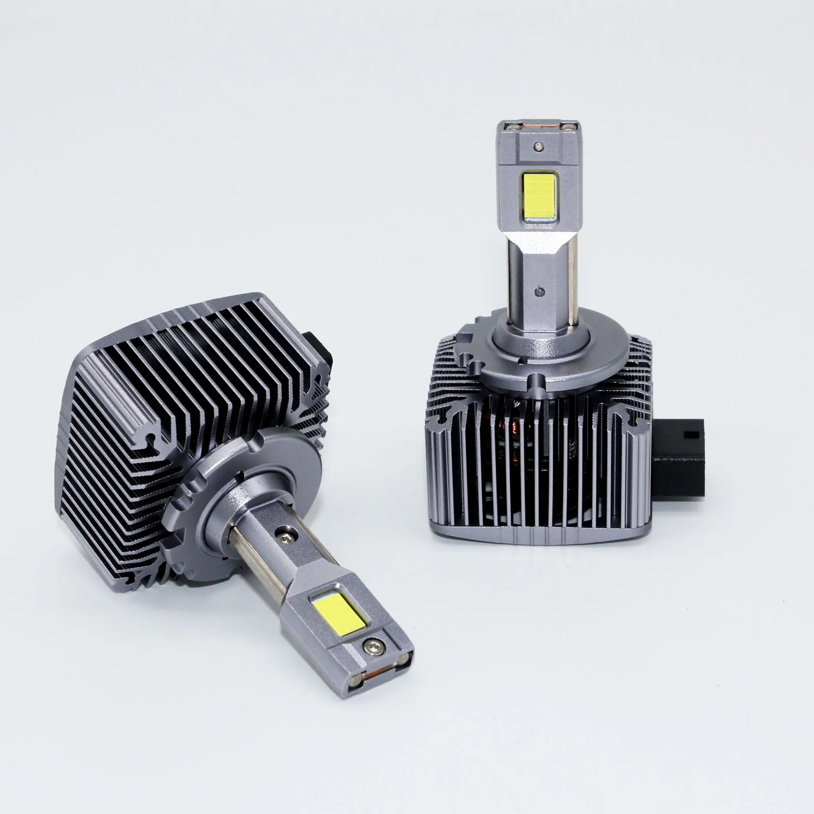 Лампы головного света D1R D1C 118 лм 2 шт.