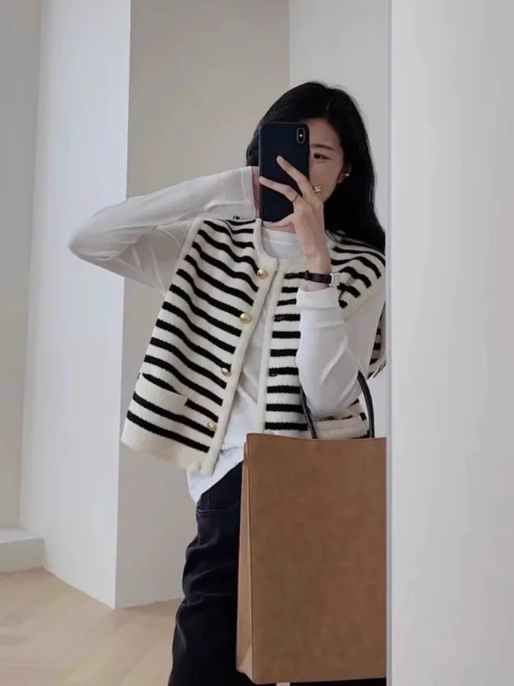 Блузка женская трикотажная в полоску Корейском стиле