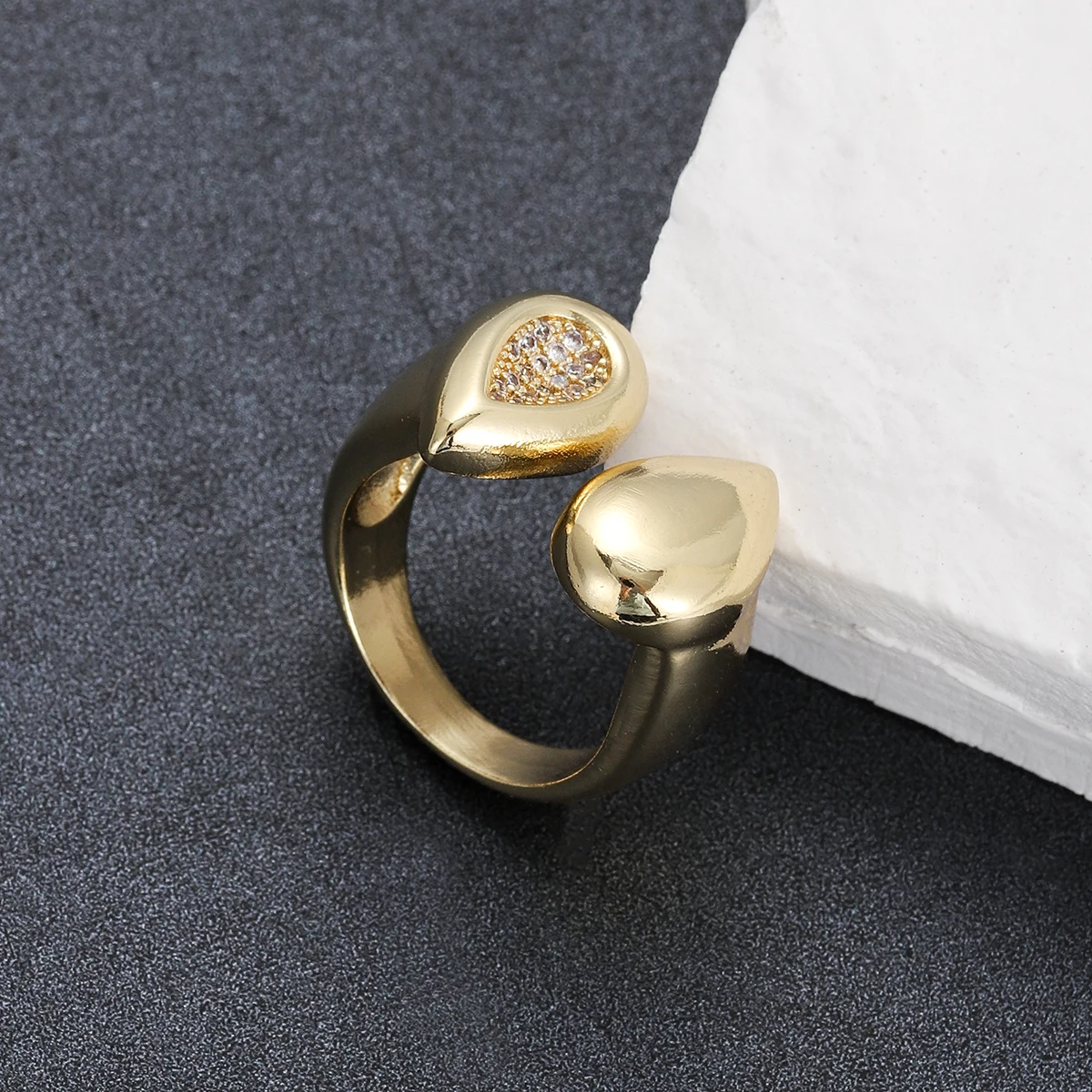 Изысканное женское кольцо в форме сердца с покрытием из 18-каратного золота