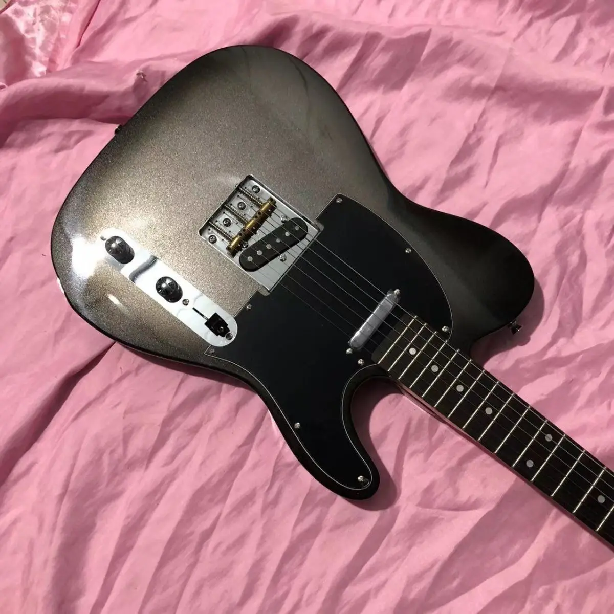 

Customization Electric Guitar Metal Black Circle Tone Basswood Body Maple Neck