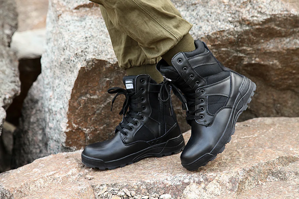 Черные кожаные военные походные тактические армейские ботинки |