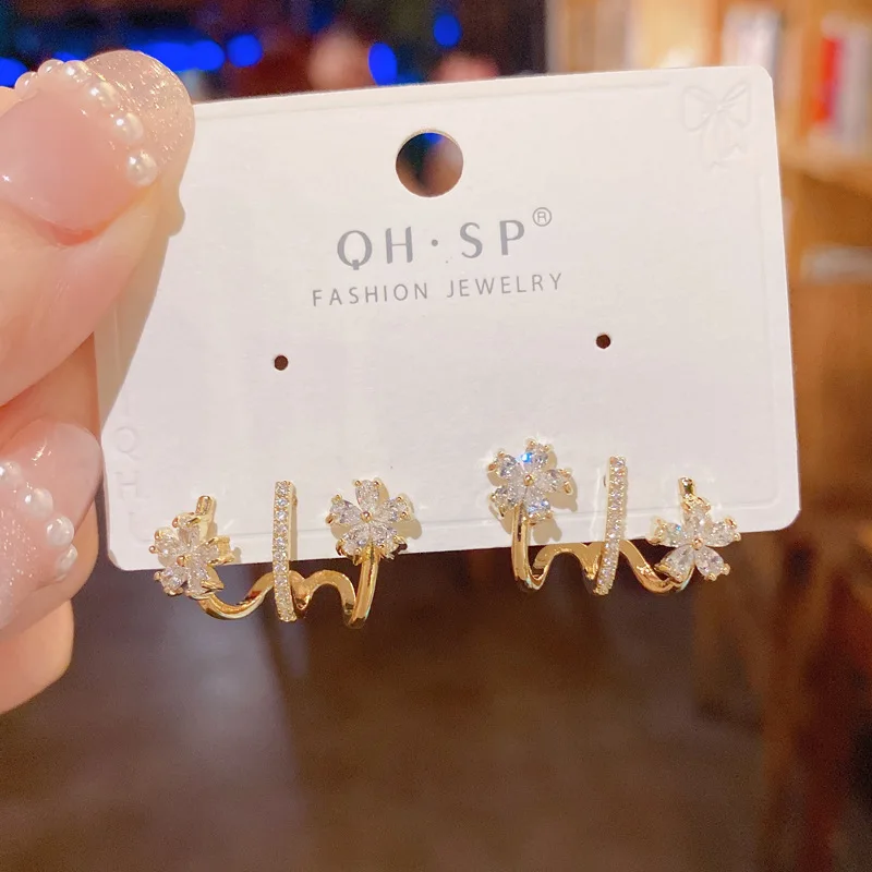 

Gold Plating New Trendy Personality Earrings Temperament Floral Zircon Stud Earrings Niche Design Sense Earrings