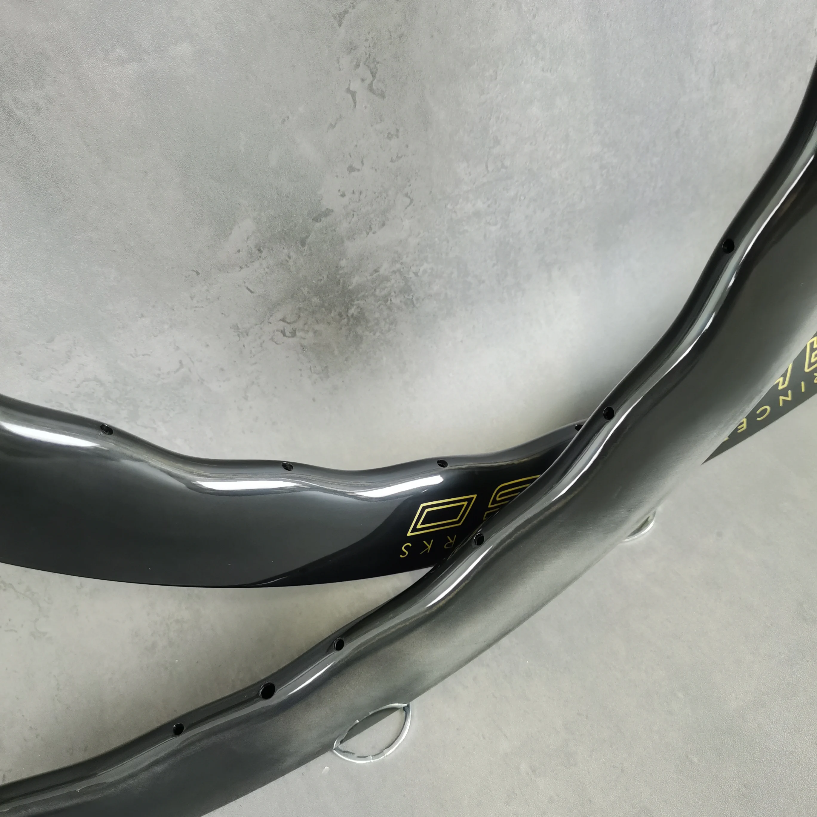 Дисковый тормоз с Карбоновым ободом 700C глубина 50 мм Ширина 28 бескамерный