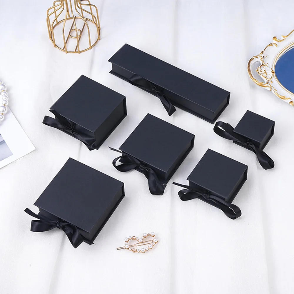 

Бумажные коробки для украшений