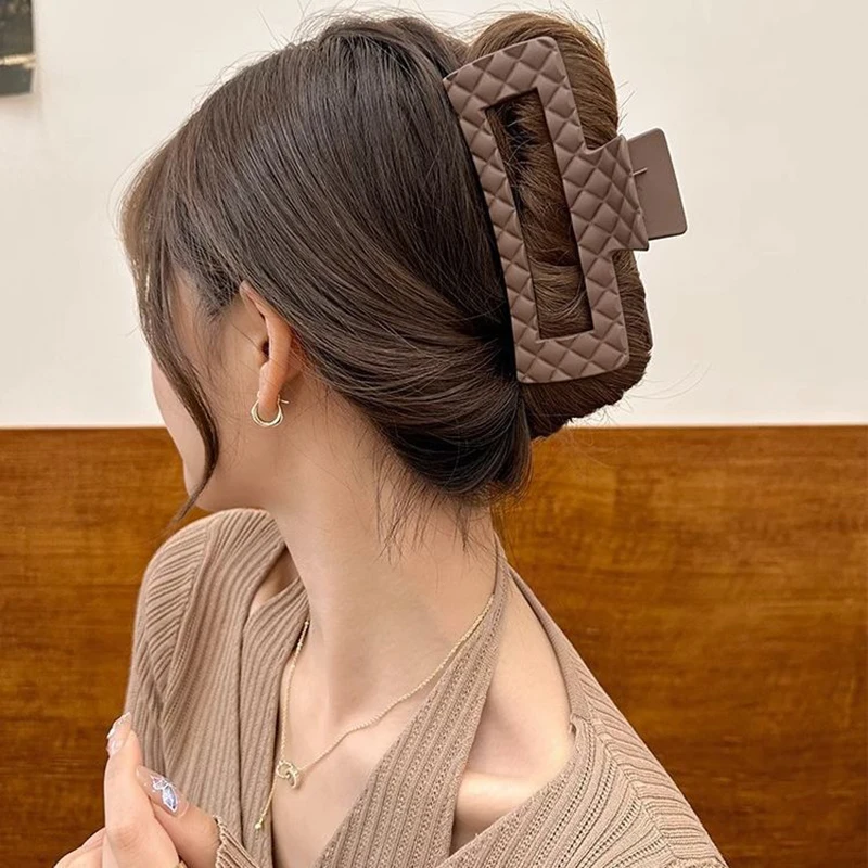 

Large Size Plastic Hair Claws Grasp Pins Geometric Ponytail Holder Hairpins Crab Hair Clips for Women Hair Accessories Headwear
