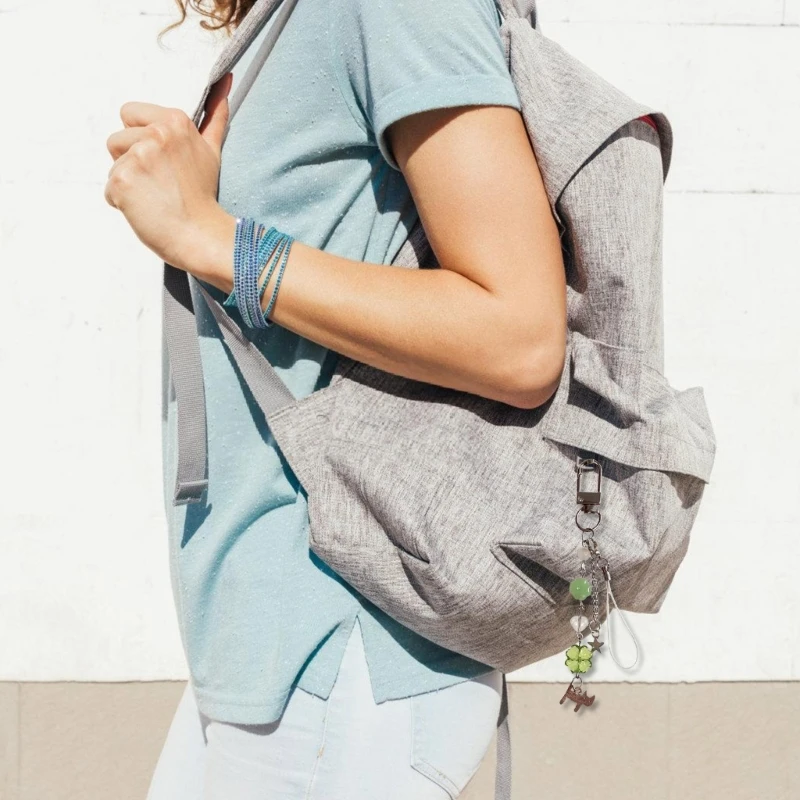 Элегантный брелок с изображением кота из бисера и четырехлистным клевером