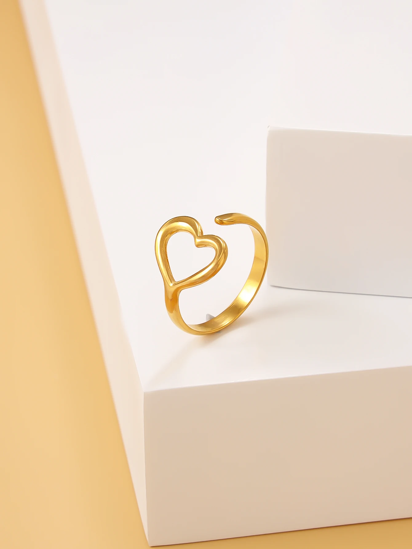 

Light Luxury 18K Gold Plated Love Shaped Women's Ring with Titanium Steel Adjustable Opening Ring Anillo