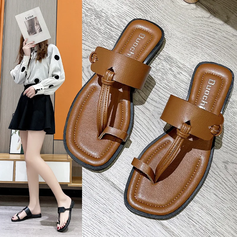 

Туфли на низком каблуке из искусственной кожи