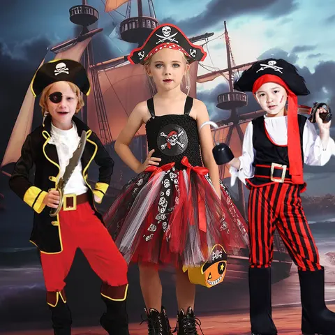 Костюм девочки пиратки: бриджи, жилетка, накладки на обувь, рубашка, шляпа (Италия)