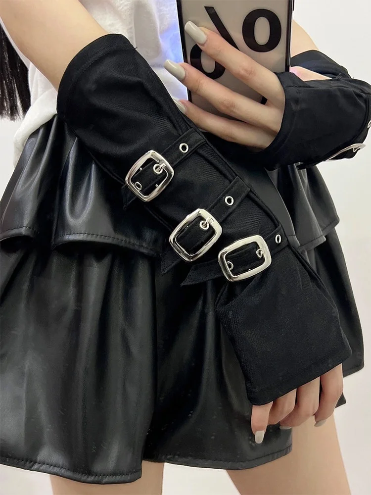 Фото Нарукавники Moon Girl в стиле Y2K Punk Dark Style с черными металлическими пряжками, модные вязаные митенки без пальцев для защиты от солнца, декоративные рукавные манжеты для женщин №1