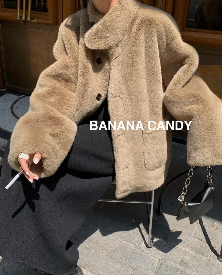 Green fur loose profile Mao Mao coat girl