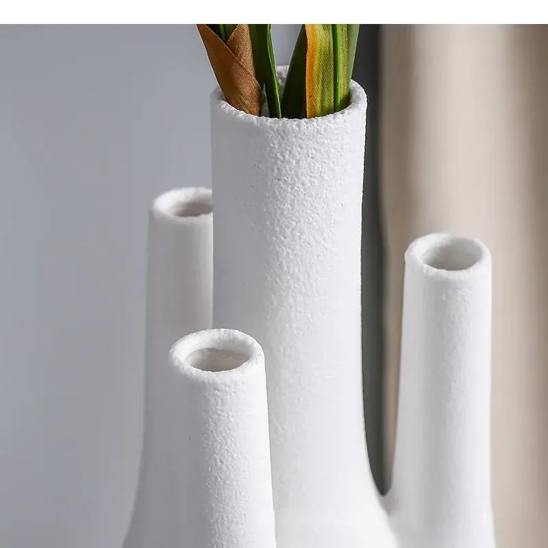 Ваза из керамики с креплением на трубу ручная работа