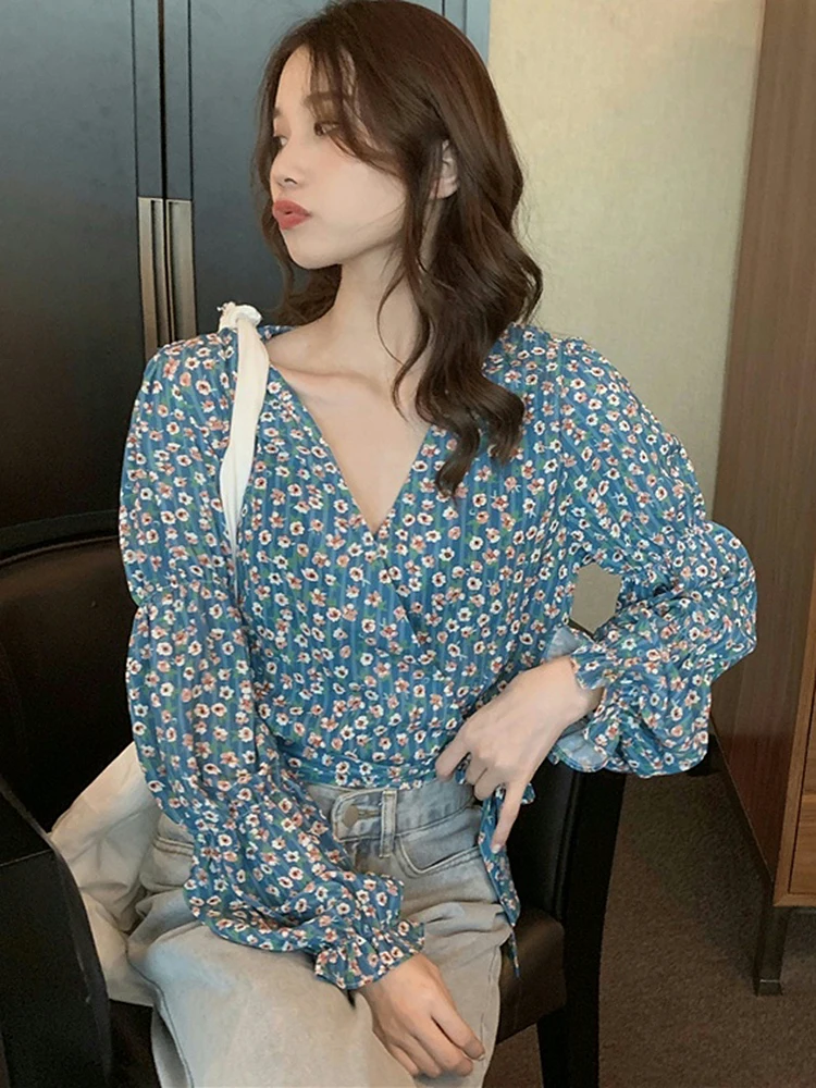 

GGRIGHT Spring 2022 Womens Fashion Vintage Floral Print Chiffon Blouses Chemise Femme Cross V Neck Lace Up Long Sleeve Top