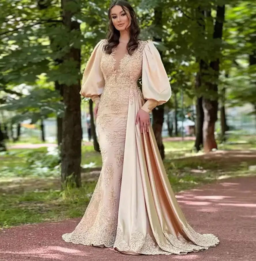 

Champagne Mermaid Evening Dresses with Side Train Puffy Long Sleeve Satin Lace Appliques Sheer Neck Arabic Dubai Prom Dress