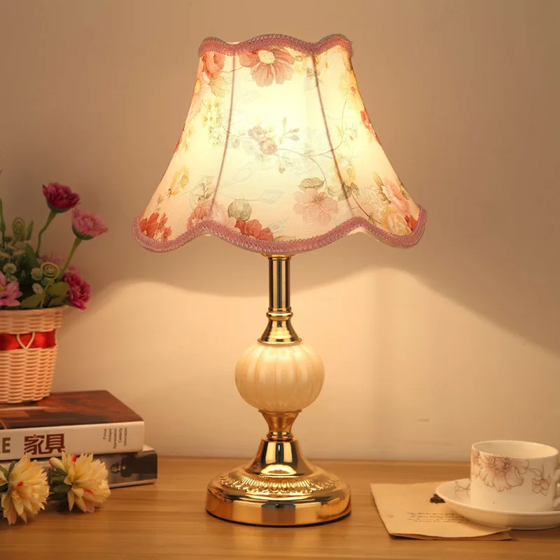 

European simple glass table lamp creative warm warm light Scandinavian bedroom bedside lamp American modern vintage iron
