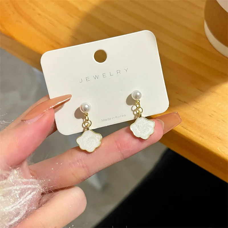 

S925 silver needle cloud earrings female 2022 new trendy niche design high-end earrings autumn and winter pearl earrings