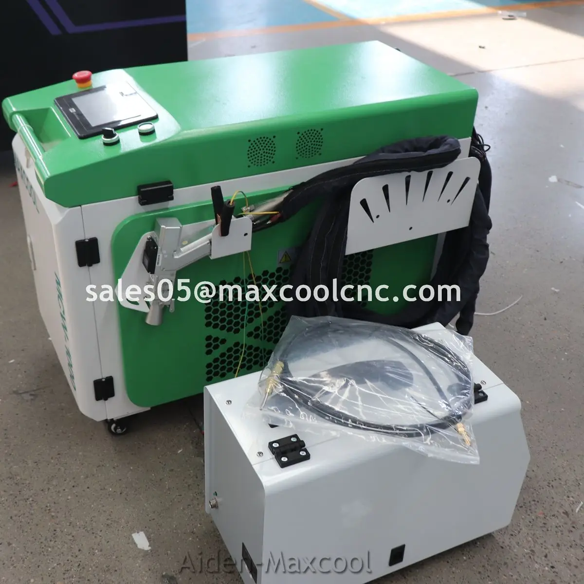 

Reci Max Raycus 1000W 1500W 2000W 3000W Cw Fiber Laser Mobile Handheld Metal Laser Welding Cleaning Cutting Machine