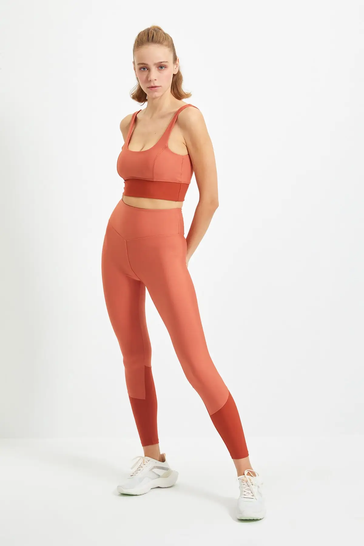 

Trendyol With Color Block Rallying Sports Leggings TWOAW22TY0078