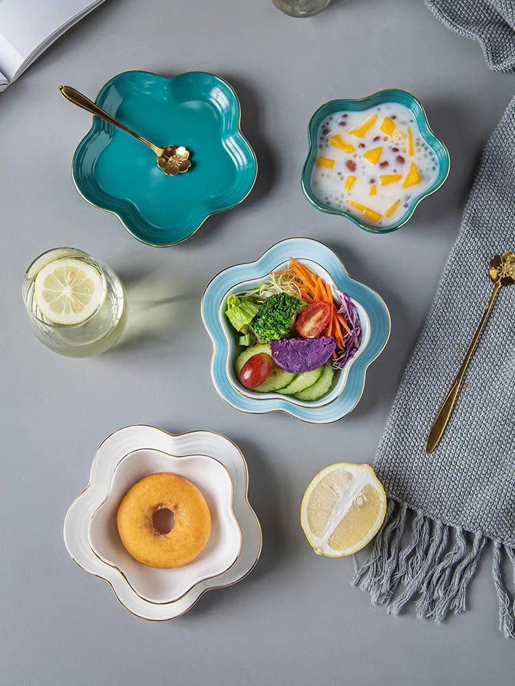 

Phnom penh dessert bowl water bowls of cereal milk sugar bowl of tremella soup cup ice cream salad bowl for breakfast