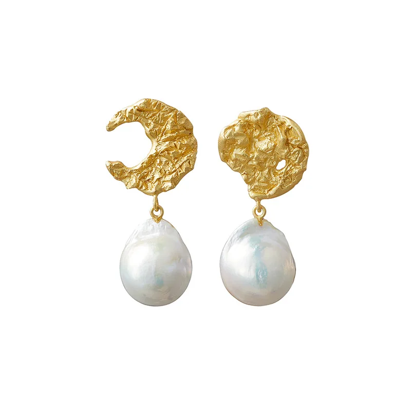 

New Retro Sun Baroque Pearl Earrings Female Niche Design Personality Asymmetric Earrings Plated 18k Gold Moon Ladies Earrings