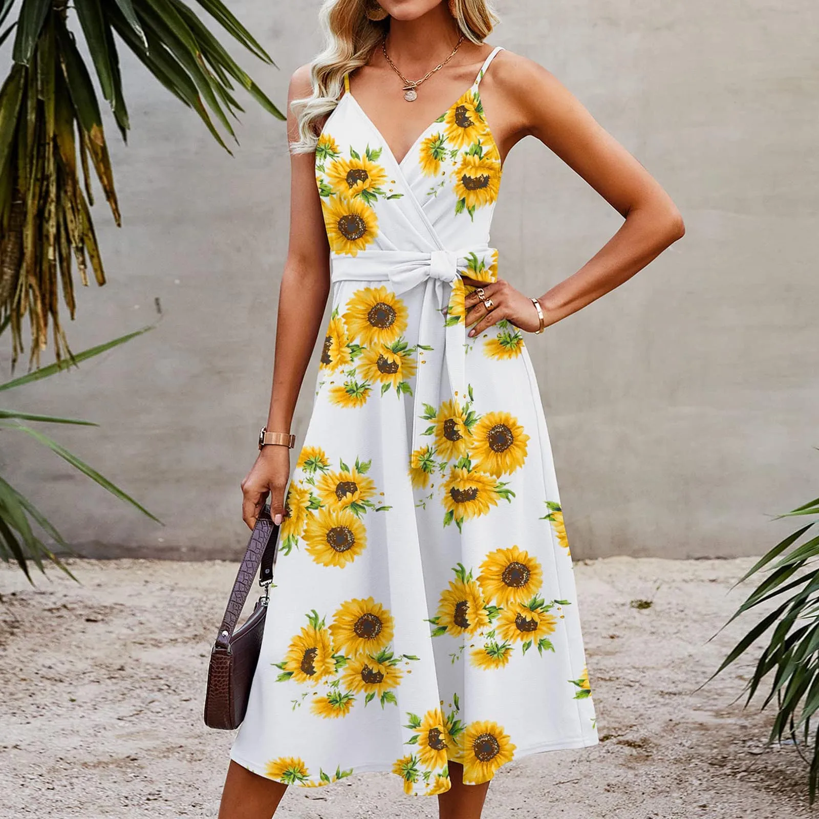 

Женское платье-миди на бретельках, с цветочным принтом и V-образным вырезом