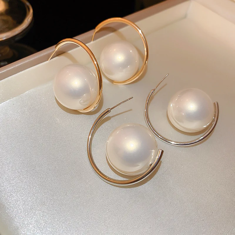 

New Simple Big Pearl Ball C Design Earrings For Women Fashion Personality Imitation Pearl Brincos Party Gifts