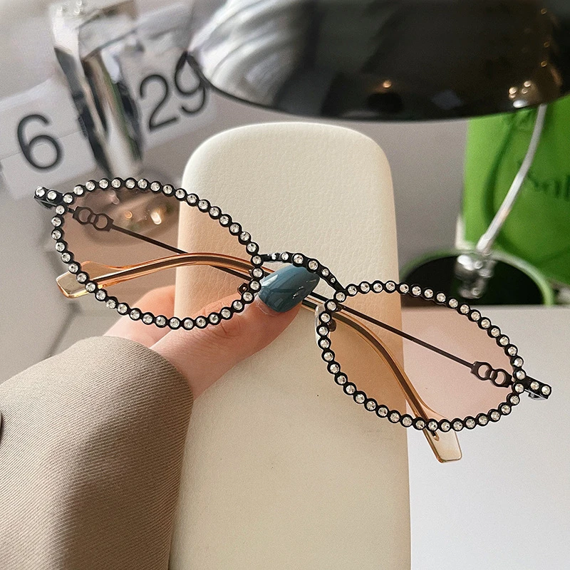 

Hot Selling Metal Oval Shape Ins Street Fashion Sun Glasses Shades Women Trendy Diamond Bling Crystal Sunglasses Frame