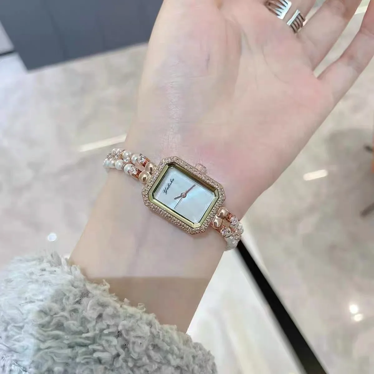 Pearl Bracelet Women's Watch Light Luxury Shi Ying Women's Watch Fashion Elegant Watch White Fritillaria Gift Women Watch