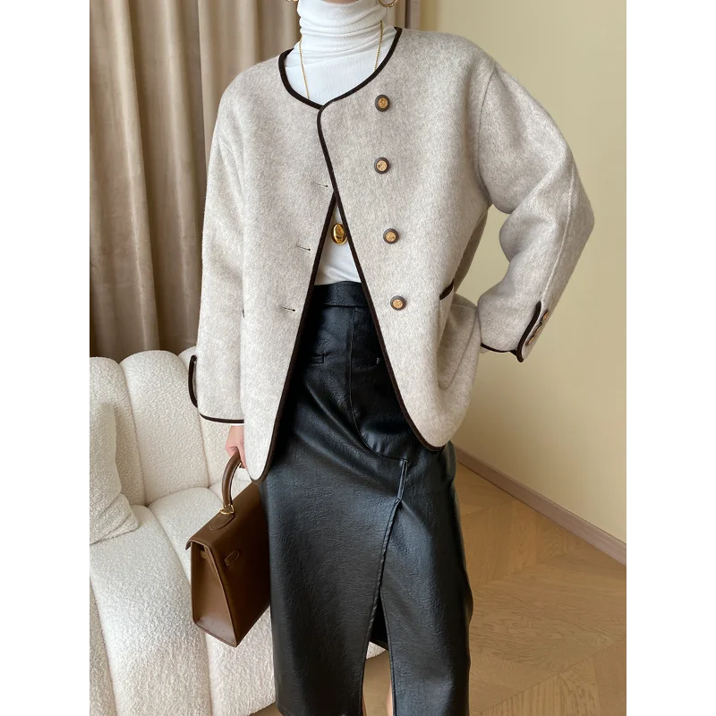 Рисунок 3 - Двустороннее шерстяное пальто контрастной