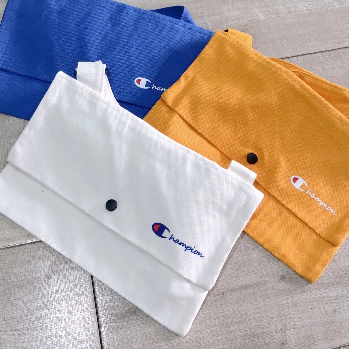 

2023 New all-match canvas bag messenger bag men and women couples retro casual shoulder bag three colors optional free shipping