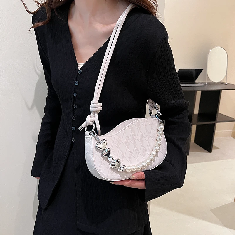 Модная женская сумка с жемчугом, дизайнерские сумки с полумесяцем, 2023, высококачественные женские роскошные сумки на плечо, повседневные сумки через плечо, кошелек из искусственной кожи