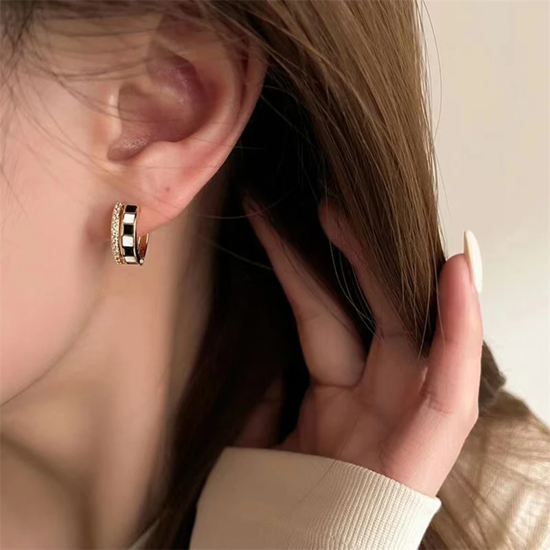 

Black White Ear Piercing Tiny Stud Earrings Gold Color For Women Girl Simple Hoop Earring Prevent Allergy Cute Student Jewelry