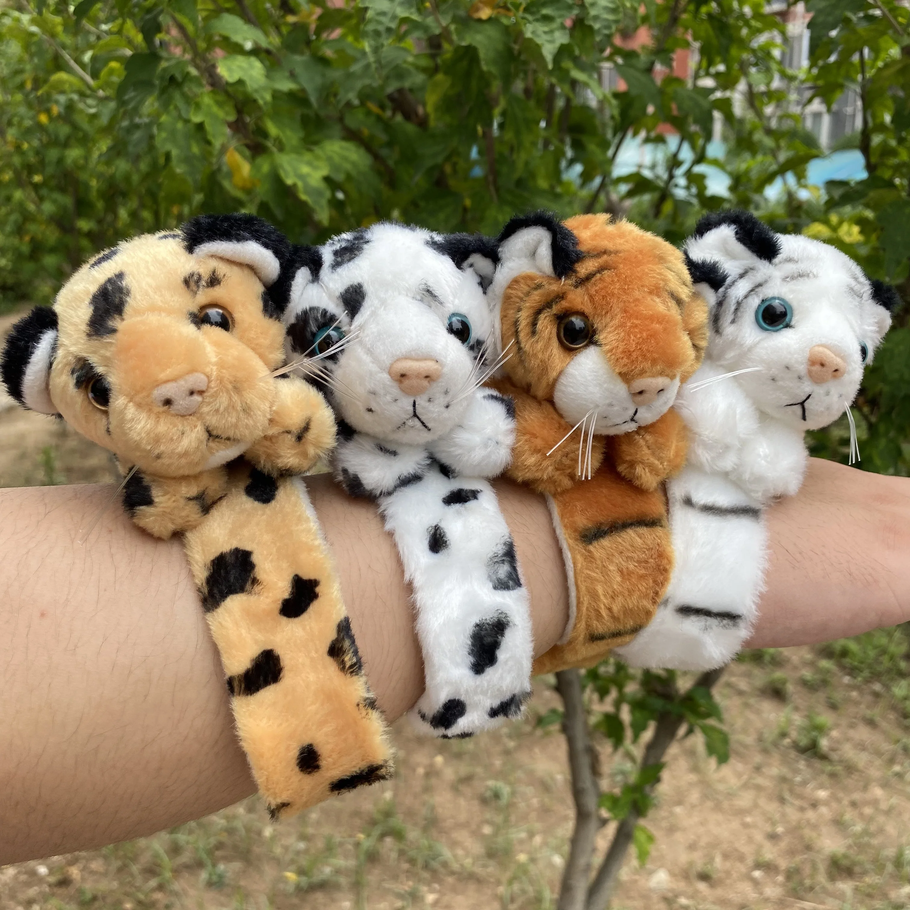 

20cm Animals Tiger rabbits Clap Circle Toys Party Boy girl Birthday Favor Gift Plush toy bracelet Key chain pendant