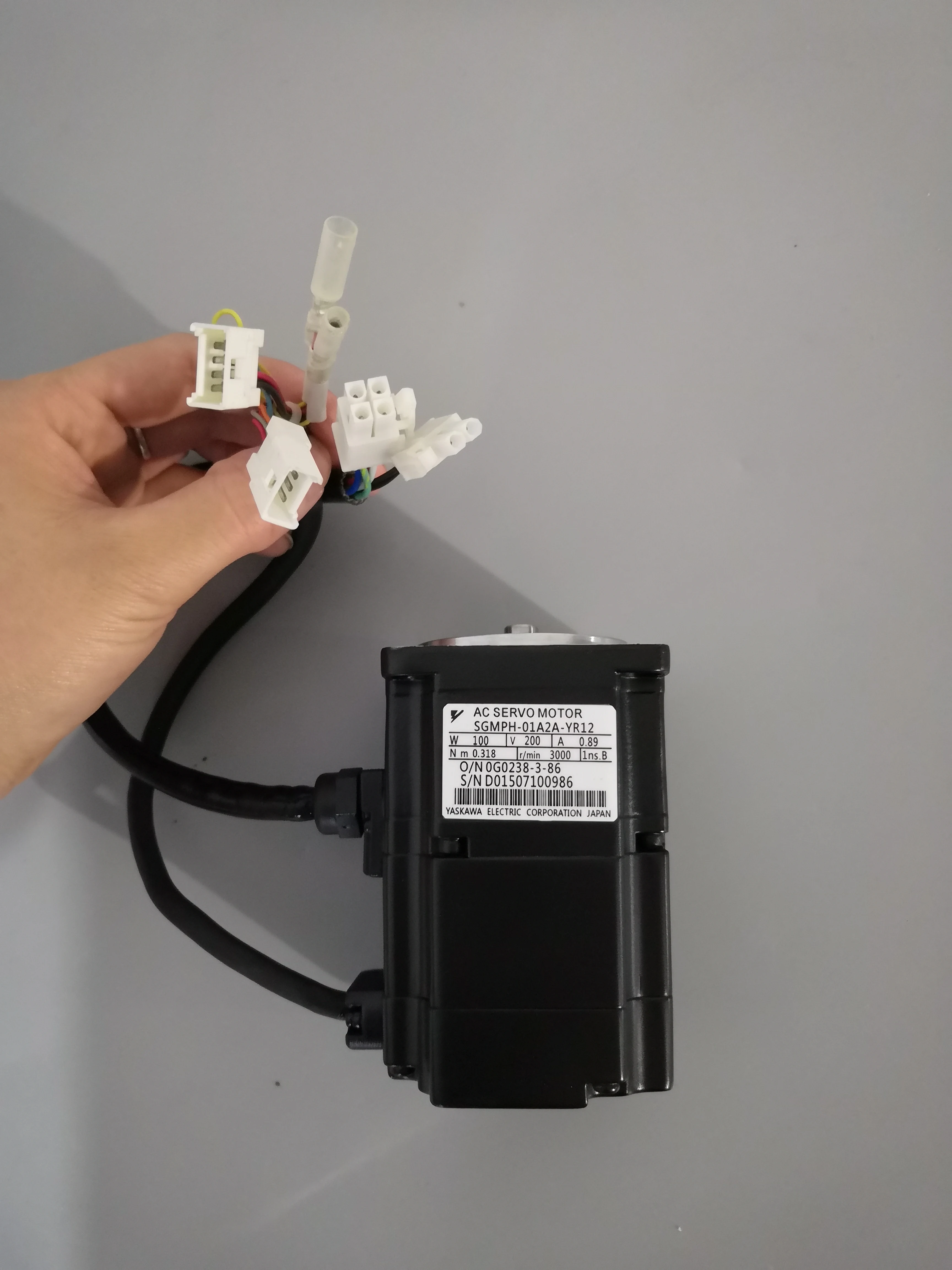 SGMPH-01A2A-YR12 совершенно новый Серводвигатель sgmi 01A2A YR12