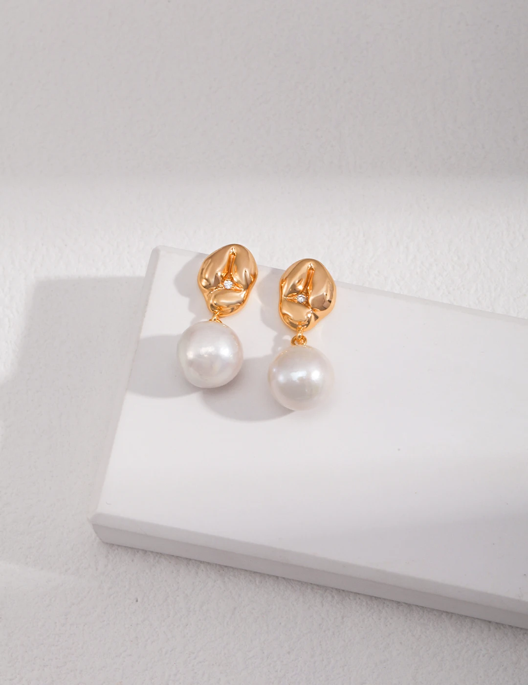 

Women's Sterling Silver Pearl Earrings