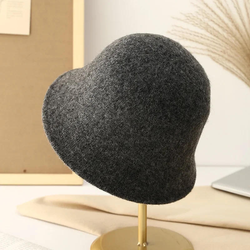 Осенне-зимняя вязаная шапка женская универсальная куполообразной формы