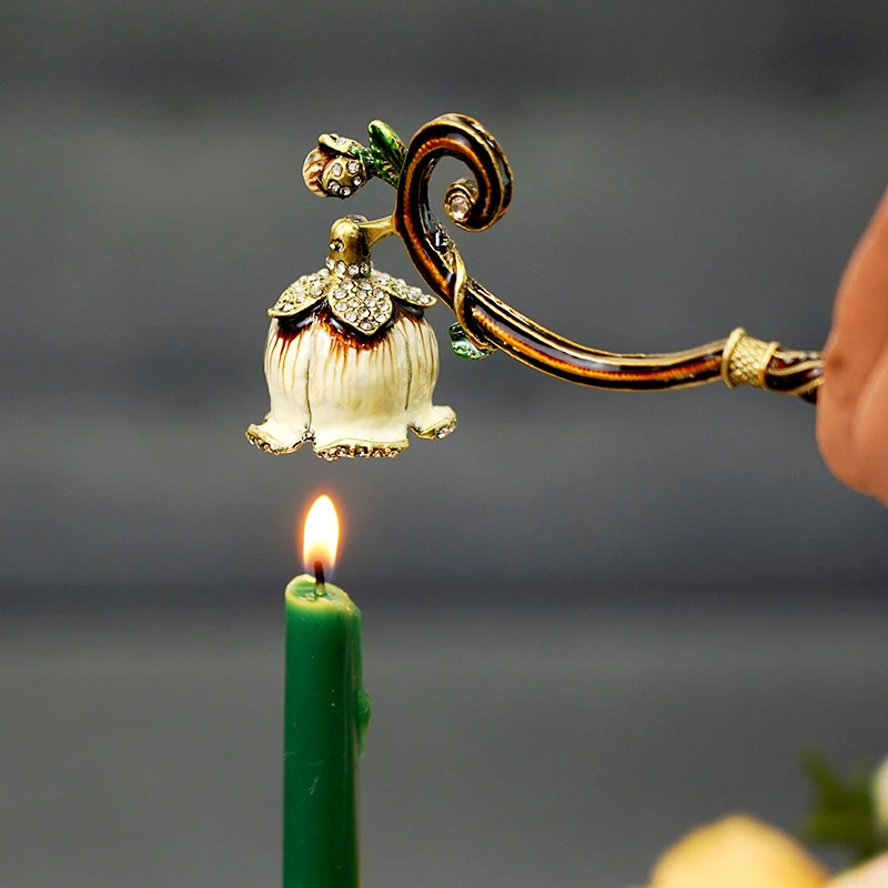 

Винтажная искусственная металлическая эмалированная Элегантная Маленькая свеча-Огнетушитель ручной работы декоративные поделки для дома