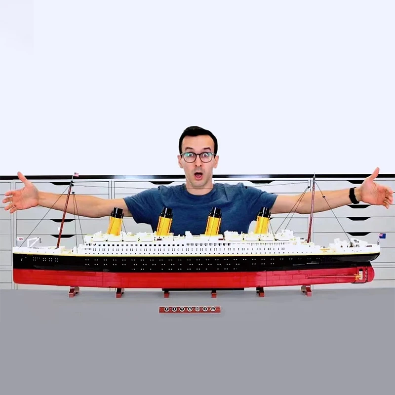 

New FIT 10294 Movie Titanic Large Cruise Boat Ship City Model Building Kits Blocks Bricks Dolls Diy Toys for Children Kid Gift