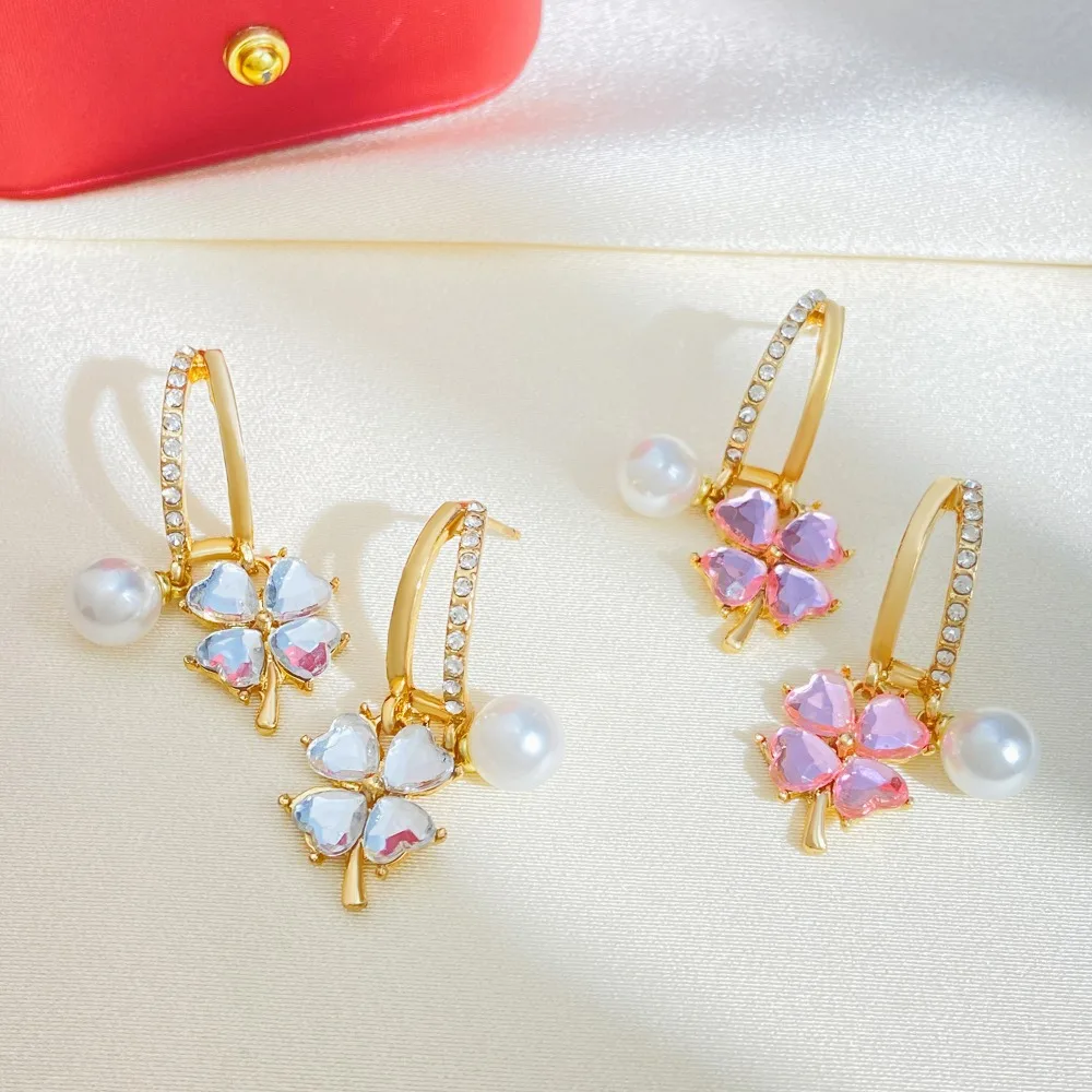 Роскошные розовые серьги-кольца с кристаллами в форме четырехлистного сердца