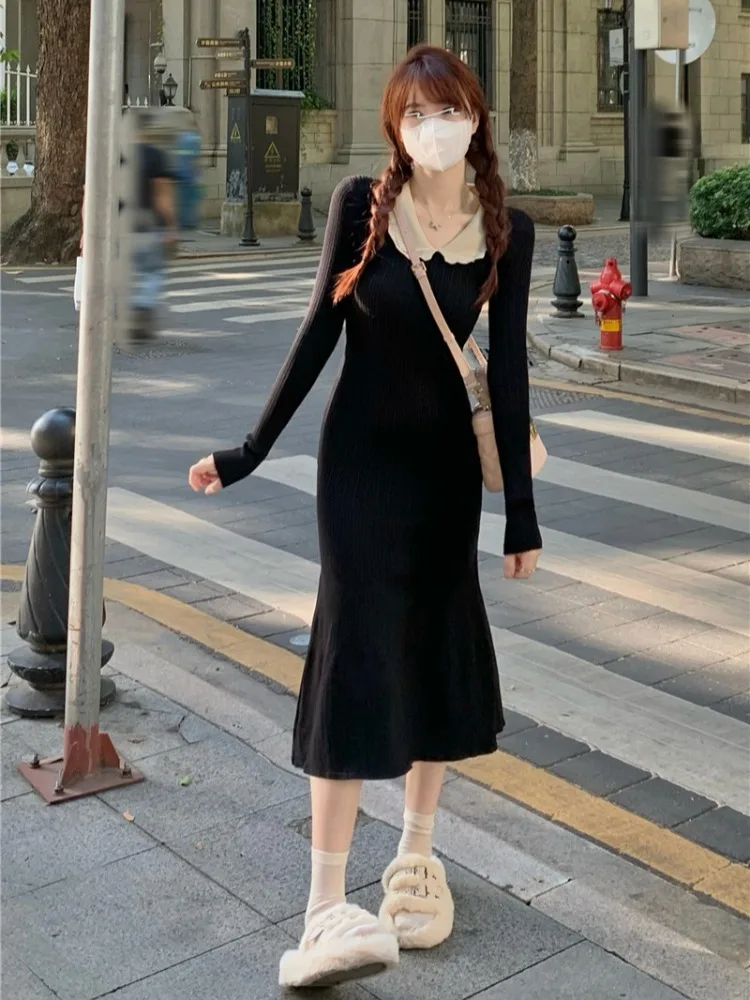 Женское трикотажное платье с длинным рукавом облегающее черное и