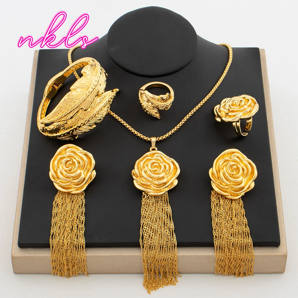 

Комплект из кольца и серёг, с подвеской и кольца