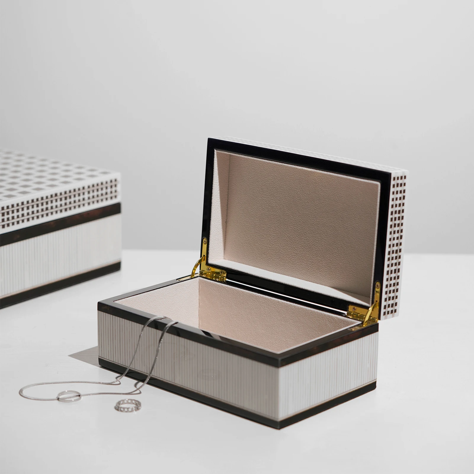 

Современный роскошный полимерный ящик для хранения лакокрасочного процесса, коробка для хранения аксессуаров для спальни, туалетной комна...