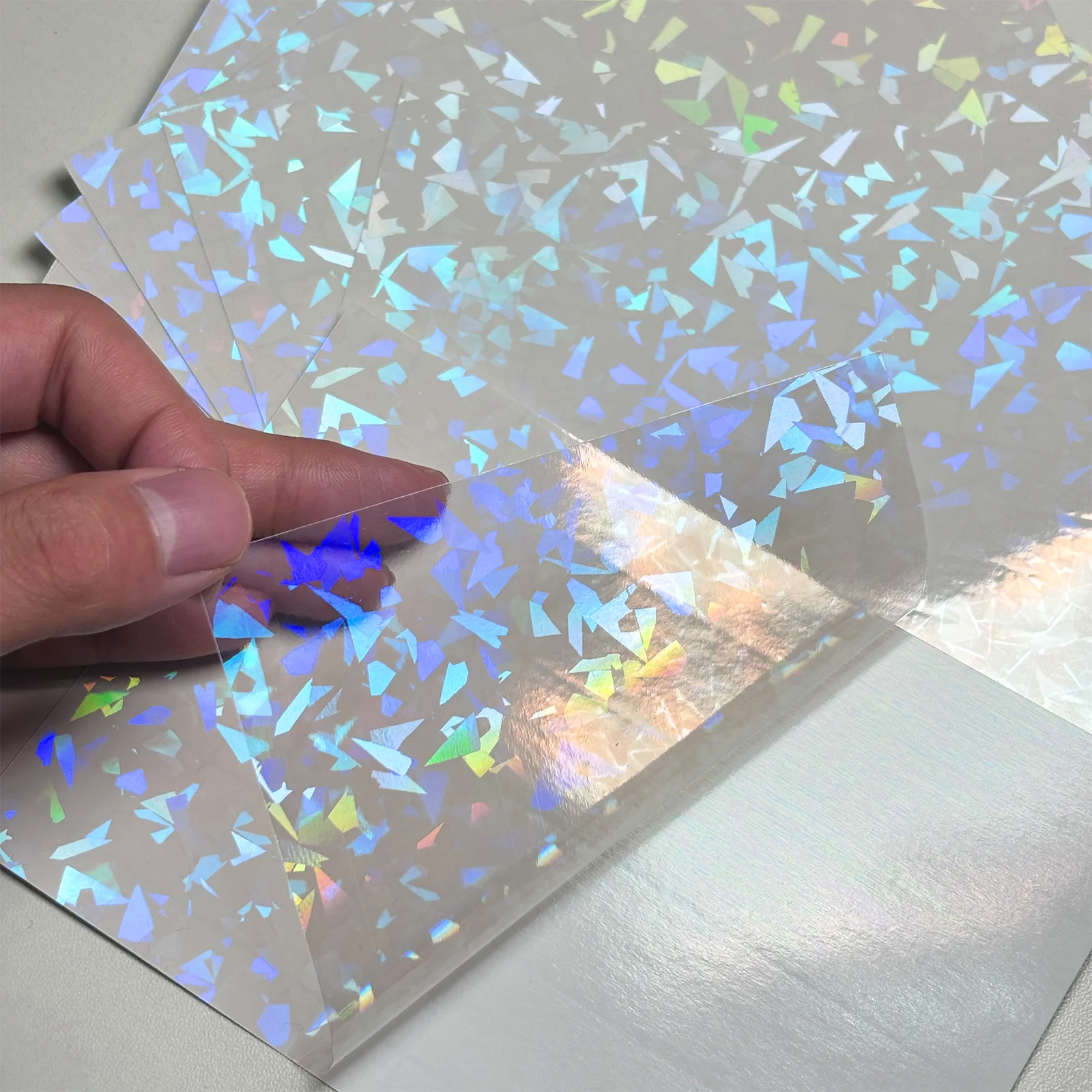 

Голографическая пленка для холодного ламинирования A6