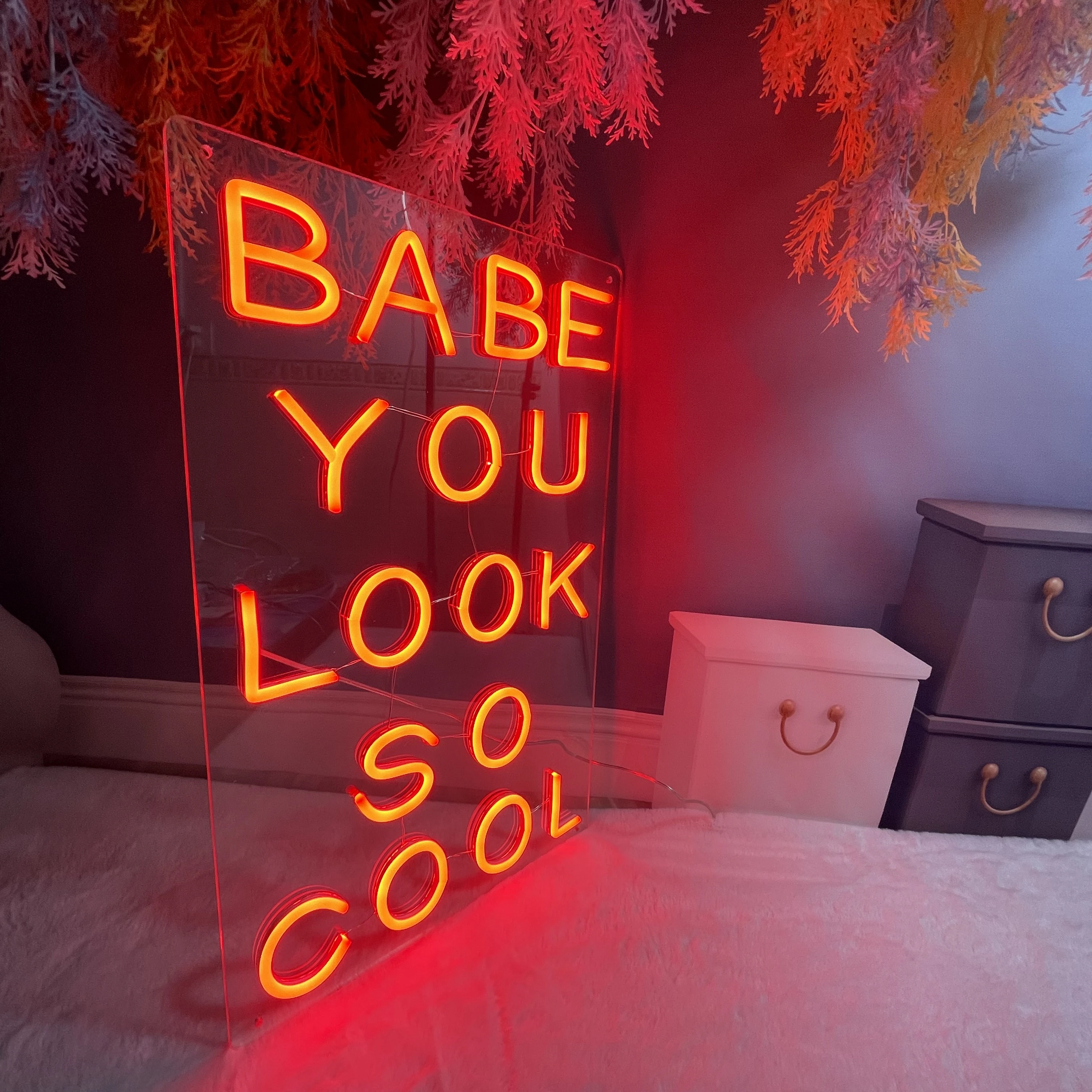 Babe You Look So Cool Neon Sign Bedroom Custom Party Decoration LED Light Sign Neon Art Room Wall Decor Neon Sign Bedroom Person