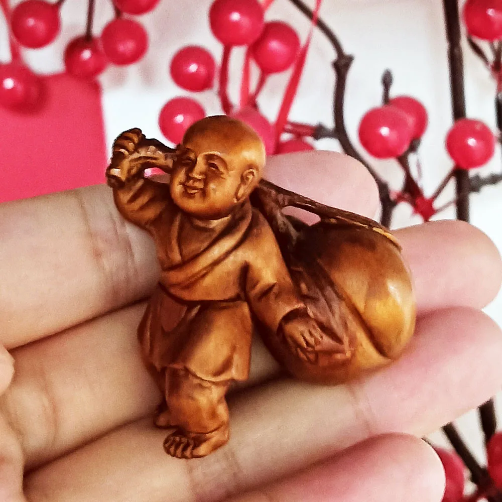 

Ручной резной самшит Нецке, мальчик с персиковой фигуркой