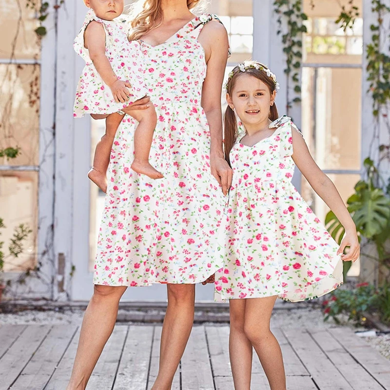 

New 2022 Summer Women Girls Baby Family Matching Dress Floral Pattern Sleeveless Dress Lace-up Party Beach Clothes Family Look