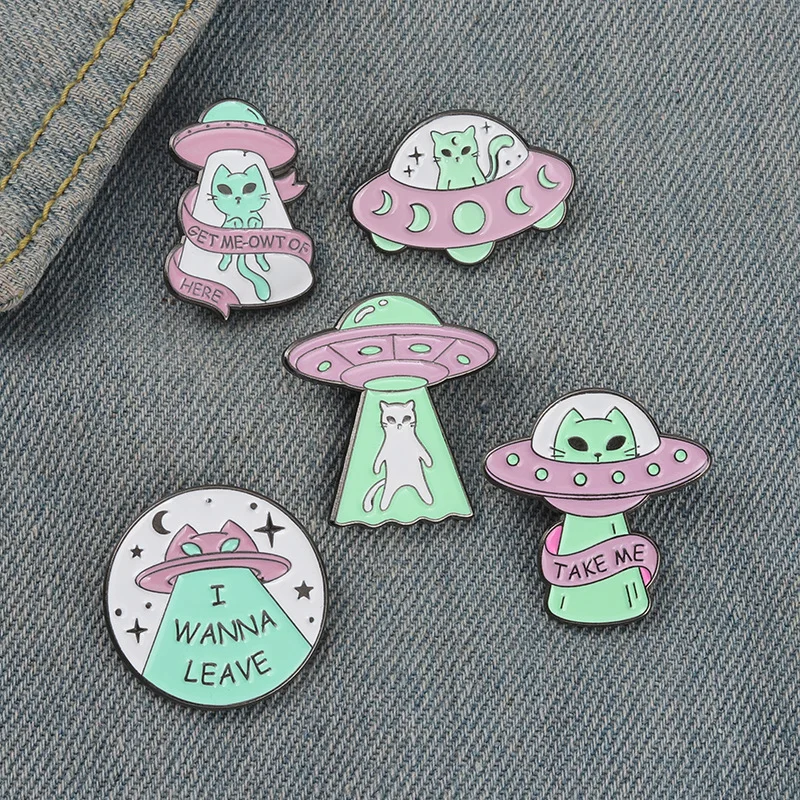 

Cartoon Fun UFO Space Cat Enamel Pin Alloy Brooches Bag Clothes Lapel Pin Badge Jewelry Gift Doctor